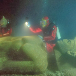 海底に1000年間眠っている古代都市…捜索すると海底からは様々な財宝が…